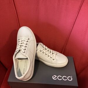 NWT white leather Ecco Soft Classic lace up size 37